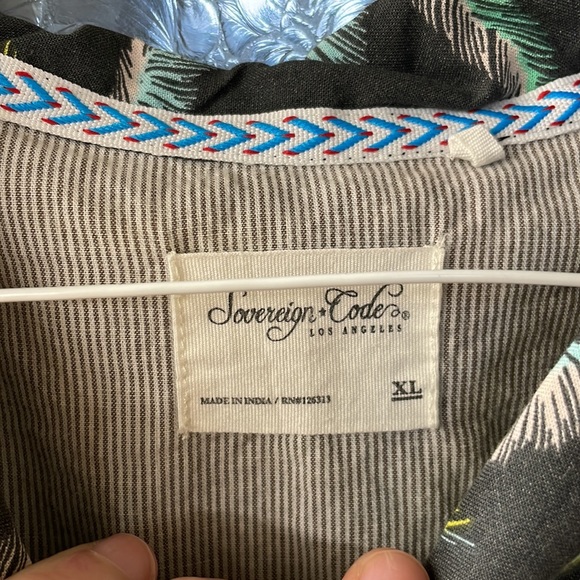 XL short sleeve button up with palm trees - Picture 3 of 3